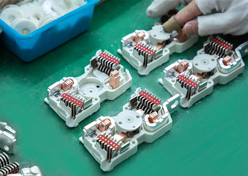 product process of moulded case circuit breaker