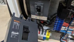 O MCCB é um aparelho de comutação